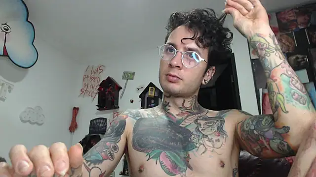 Snapshot of CryBoy13 chatting on November 2025 06:46:02 AM CryBoy13 online show from November 2025 06:46:02 AM