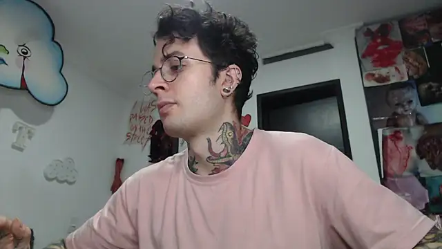 Snapshot of CryBoy13 chatting on November 2025 02:03:01 AM CryBoy13 online show from November 2025 02:03:01 AM