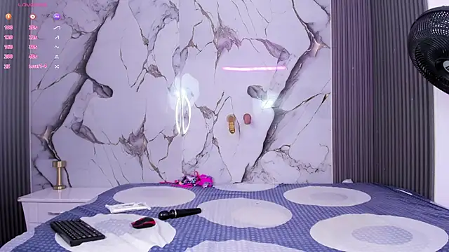 Snapshot of LicyStark chatting on December 2025 11:48:01 AM LicyStark online show from December 2025 11:48:01 AM