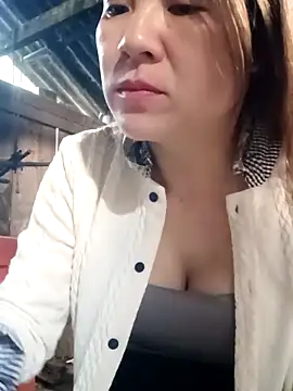 Snapshot of Lily-ross22 chatting on December 2025 12:38:02 AM Lily-ross22 online show from December 2025 12:38:02 AM