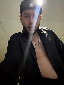 Snapshot of tratosucio chatting on December 2025 06:19:02 AM tratosucio online show from December 2025 06:19:02 AM