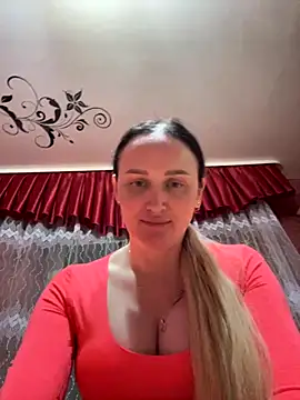 Snapshot of TomilaSi chatting on December 2025 09:31:02 PM TomilaSi online show from December 2025 09:31:02 PM