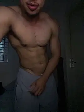 Snapshot of MoreninhoMagrinho chatting on December 2025 04:06:01 AM MoreninhoMagrinho online show from December 2025 04:06:01 AM