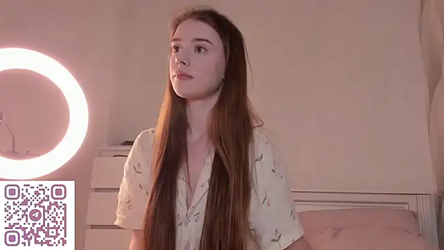 Snapshot of AmyForYouu chatting on December 2025 09:21:02 PM AmyForYouu online show from December 2025 09:21:02 PM