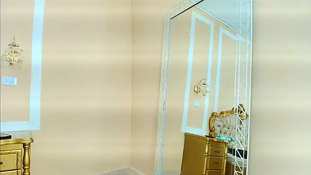 HallieStone online show from December 2025 03:05:01 PM