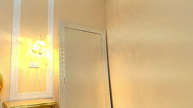 HallieStone online show from April 2026 12:14:02 PM