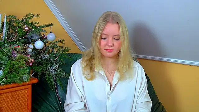 Snapshot of EmilyEvanse chatting on December 2025 06:19:02 AM EmilyEvanse online show from December 2025 06:19:02 AM