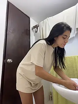 Snapshot of Miia_moonn chatting on December 2025 11:36:02 AM Miia moonn online show from December 2025 11:36:02 AM