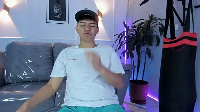 Snapshot of Paul_27_ chatting on December 2025 03:45:02 AM Paul 27 online show from December 2025 03:45:02 AM