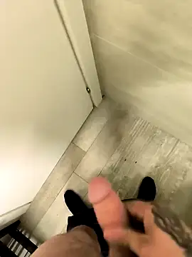 Razvan696969 online show from February 2026 07:21:01 PM