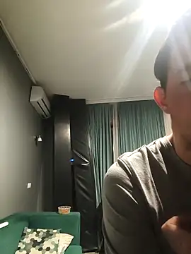 Razvan696969 online show from February 2026 04:41:01 PM