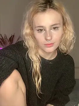 Snapshot of MilaElin chatting on December 2025 10:29:02 PM MilaElin online show from December 2025 10:29:02 PM