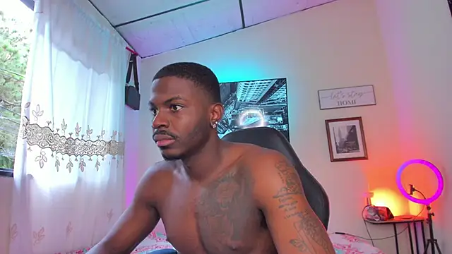 Snapshot of Ethantravis22 chatting on December 2025 06:59:02 PM Ethantravis22 online show from December 2025 06:59:02 PM