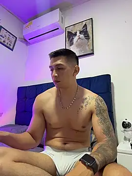 Snapshot of OliverWest04 chatting on November 2025 04:20:02 PM OliverWest04 online show from November 2025 04:20:02 PM