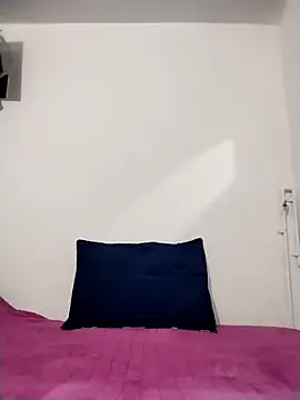 NiinaHans online show from December 2025 10:57:01 AM