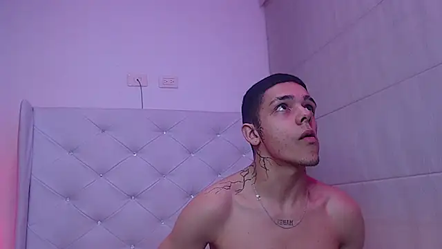 Snapshot of Noah_and_kim69 chatting on December 2025 05:45:02 AM Noah and kim69 online show from December 2025 05:45:02 AM