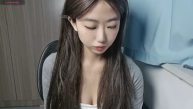 Snapshot of Yyoo-99 chatting on December 2025 01:39:01 PM Yyoo-99 online show from December 2025 01:39:01 PM