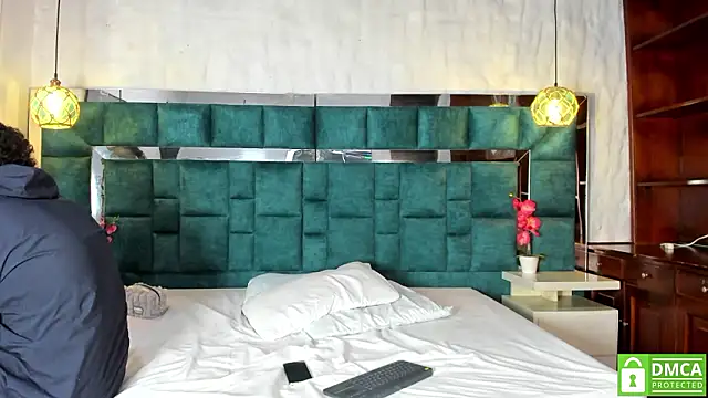  bonnyandclyde online show from March 2026 12:00:02 PM