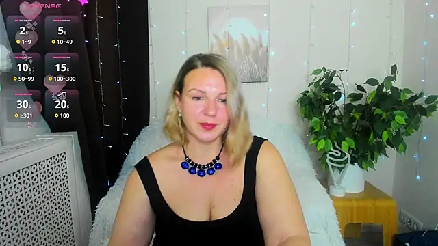 Snapshot of Alison_star_ chatting on December 2025 01:44:02 AM Alison star online show from December 2025 01:44:02 AM
