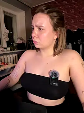 Snapshot of Annahylio chatting on November 2025 06:23:02 PM Annahylio online show from November 2025 06:23:02 PM