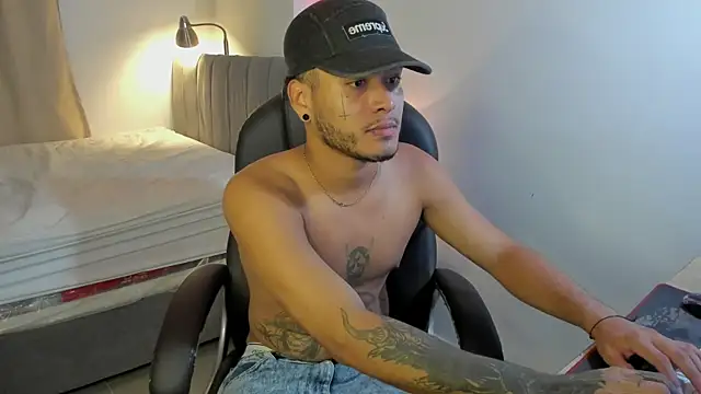 Snapshot of master_evil07 chatting on November 2025 06:04:02 AM master evil07 online show from November 2025 06:04:02 AM