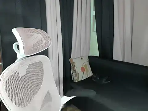 Snapshot of TsUncutMegan chatting on November 2025 08:06:01 AM TsUncutMegan online show from November 2025 08:06:01 AM