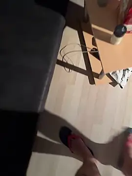 Laufla online show from December 2025 10:17:02 PM