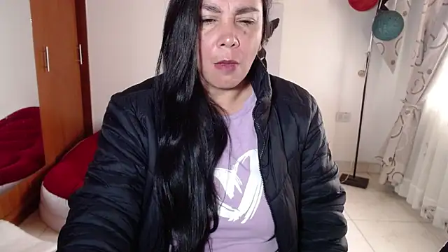 Snapshot of vivian-milf chatting on November 2025 01:23:01 PM vivian-milf online show from November 2025 01:23:01 PM