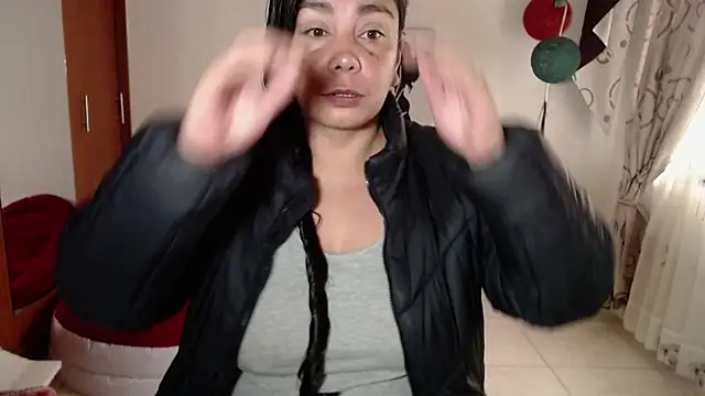 Snapshot of vivian-milf chatting on December 2025 12:36:01 PM vivian-milf online show from December 2025 12:36:01 PM