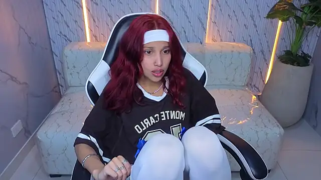 Snapshot of Saphire_Tx chatting on December 2025 01:05:02 PM Saphire Tx online show from December 2025 01:05:02 PM