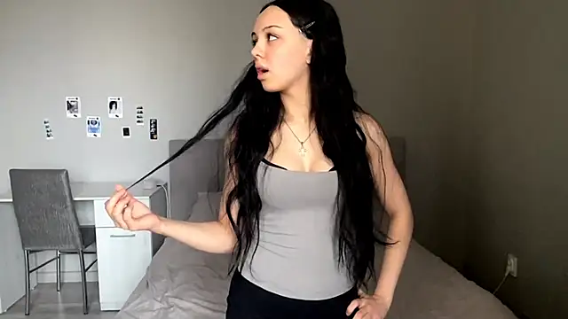 Snapshot of BabyEmi chatting on November 2025 09:12:02 AM BabyEmi online show from November 2025 09:12:02 AM