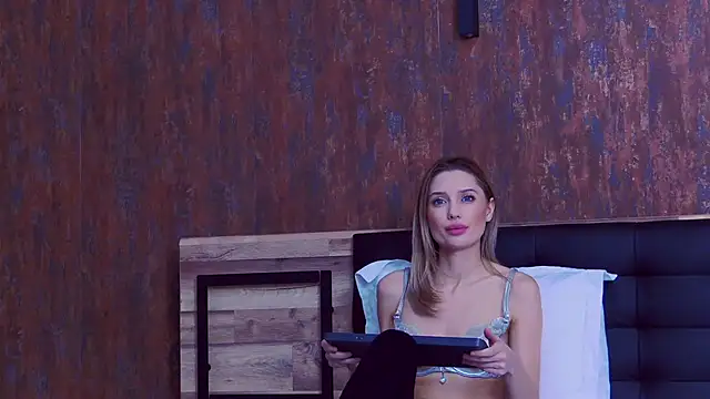 Snapshot of SilviaPastori chatting on December 2025 06:07:02 AM SilviaPastori online show from December 2025 06:07:02 AM