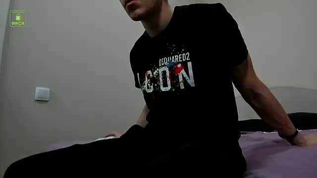 Snapshot of Johny_Travolta chatting on December 2025 12:14:02 PM Johny Travolta online show from December 2025 12:14:02 PM