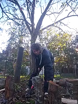 Snapshot of Horny_hippie chatting on December 2024 08:39:01 PM Horny hippie online show from December 2024 08:39:01 PM