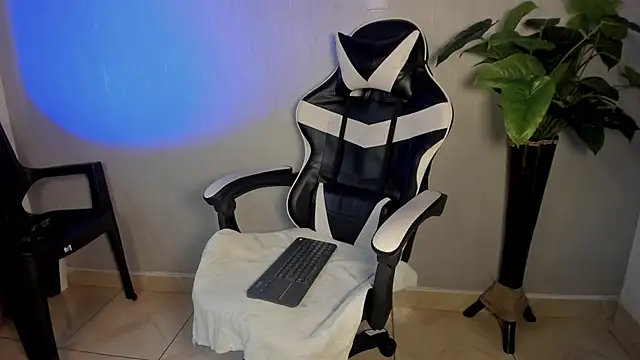 Snapshot of Brand_Collins chatting on December 2025 07:53:02 PM Brand Collins online show from December 2025 07:53:02 PM