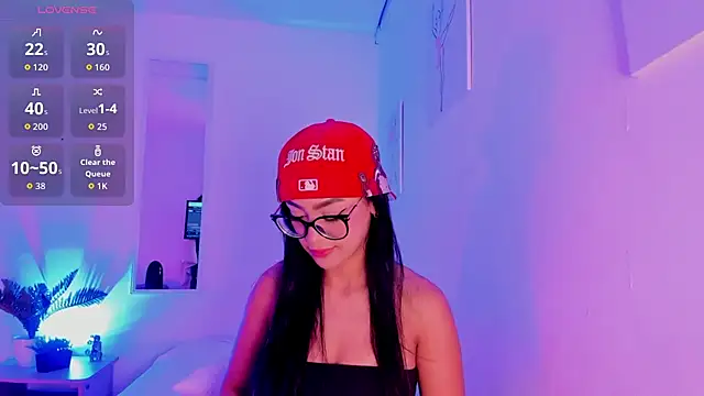 Klohewilliams  online show from December 2025 12:43:01 PM