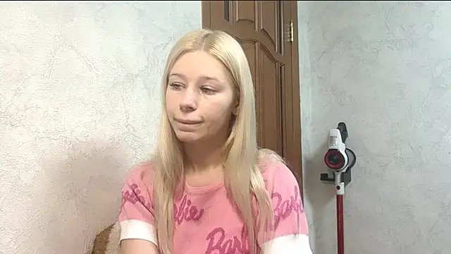 Barbie Blondie online show from December 2025 08:15:02 PM