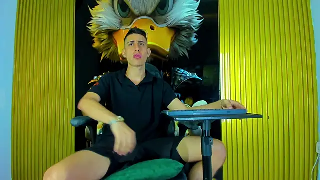 Snapshot of twink_scott_ chatting on December 2025 05:05:01 AM twink scott online show from December 2025 05:05:01 AM