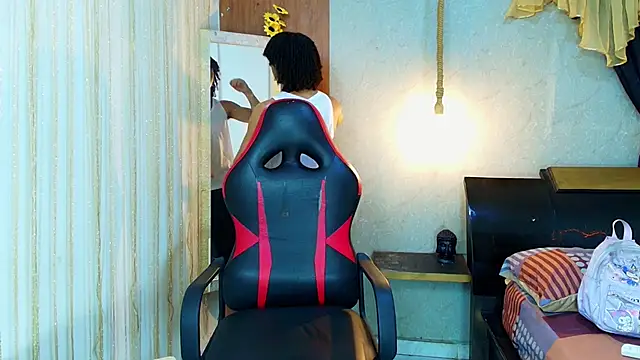 kim curlyy online show from April 2026 01:00:02 PM