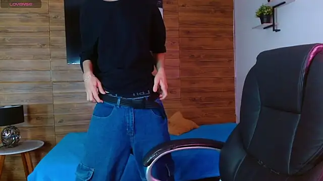 Snapshot of Michaelkoiv chatting on November 2025 12:30:01 PM Michaelkoiv online show from November 2025 12:30:01 PM