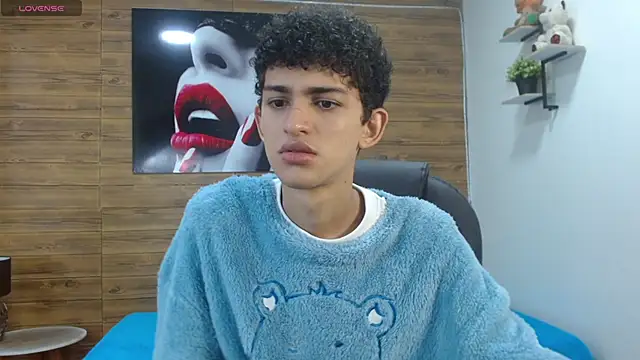 Snapshot of Michaelkoiv chatting on December 2025 12:20:01 PM Michaelkoiv online show from December 2025 12:20:01 PM