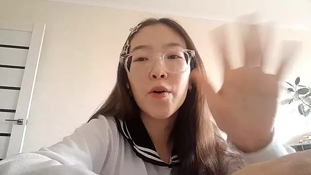 Snapshot of MollyTiger chatting on December 2025 05:35:02 AM MollyTiger online show from December 2025 05:35:02 AM