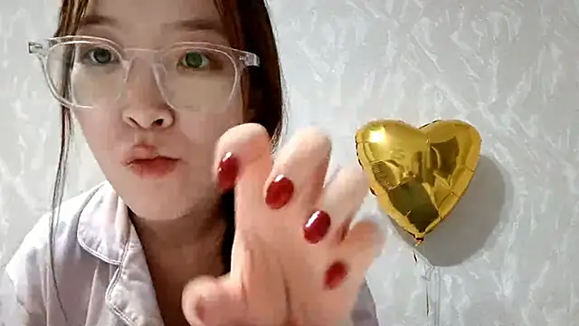 Snapshot of MollyTiger chatting on December 2025 02:34:02 PM MollyTiger online show from December 2025 02:34:02 PM