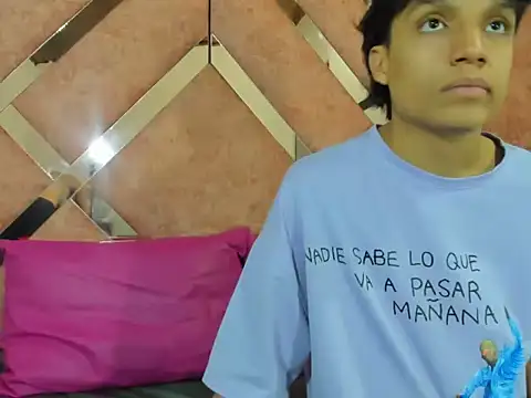 Snapshot of Yui_And_rin_ chatting on December 2025 02:31:01 AM Yui And rin online show from December 2025 02:31:01 AM