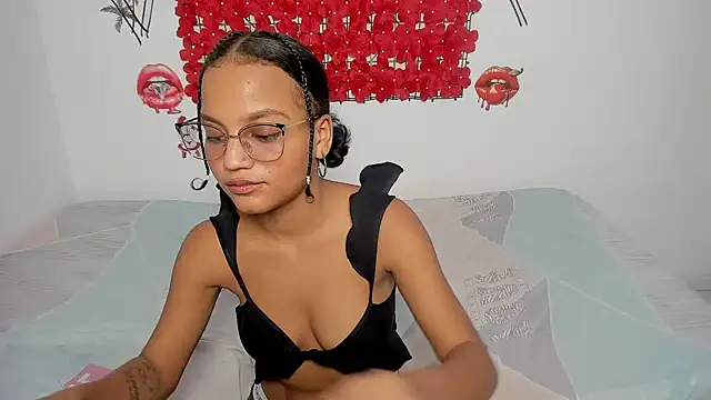 Snapshot of Tania_hot0 chatting on December 2025 05:51:01 PM Tania hot0 online show from December 2025 05:51:01 PM