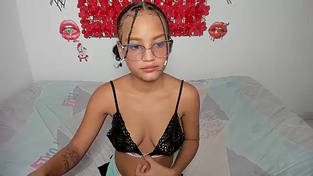 Snapshot of Tania_hot0 chatting on December 2025 08:03:02 PM Tania hot0 online show from December 2025 08:03:02 PM