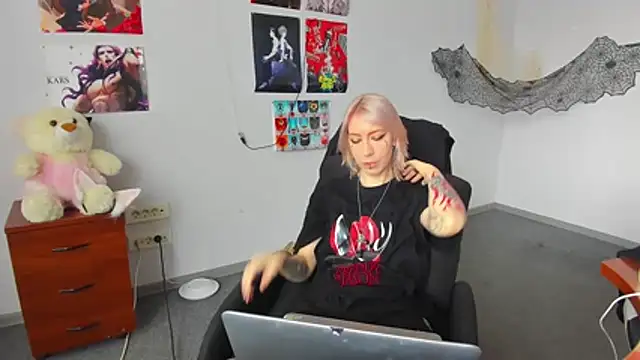 AuraliLi online show from December 2025 10:21:02 AM