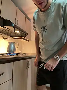 Snapshot of RicoValen chatting on February 2026 11:14:01 PM RicoValen online show from February 2026 11:14:01 PM