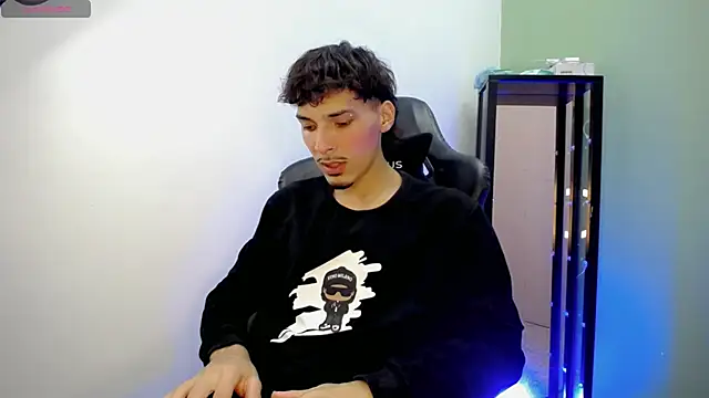 Snapshot of Yankeee_ chatting on November 2025 05:00:02 AM Yankeee online show from November 2025 05:00:02 AM