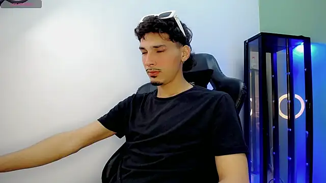 Snapshot of Yankeee_ chatting on December 2025 03:56:01 AM Yankeee online show from December 2025 03:56:01 AM